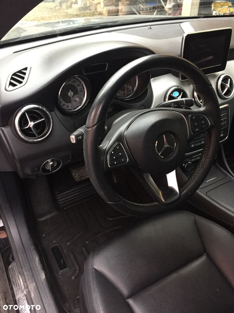 Mercedes-Benz CLA 250 4Matic 7G-DCT - 9