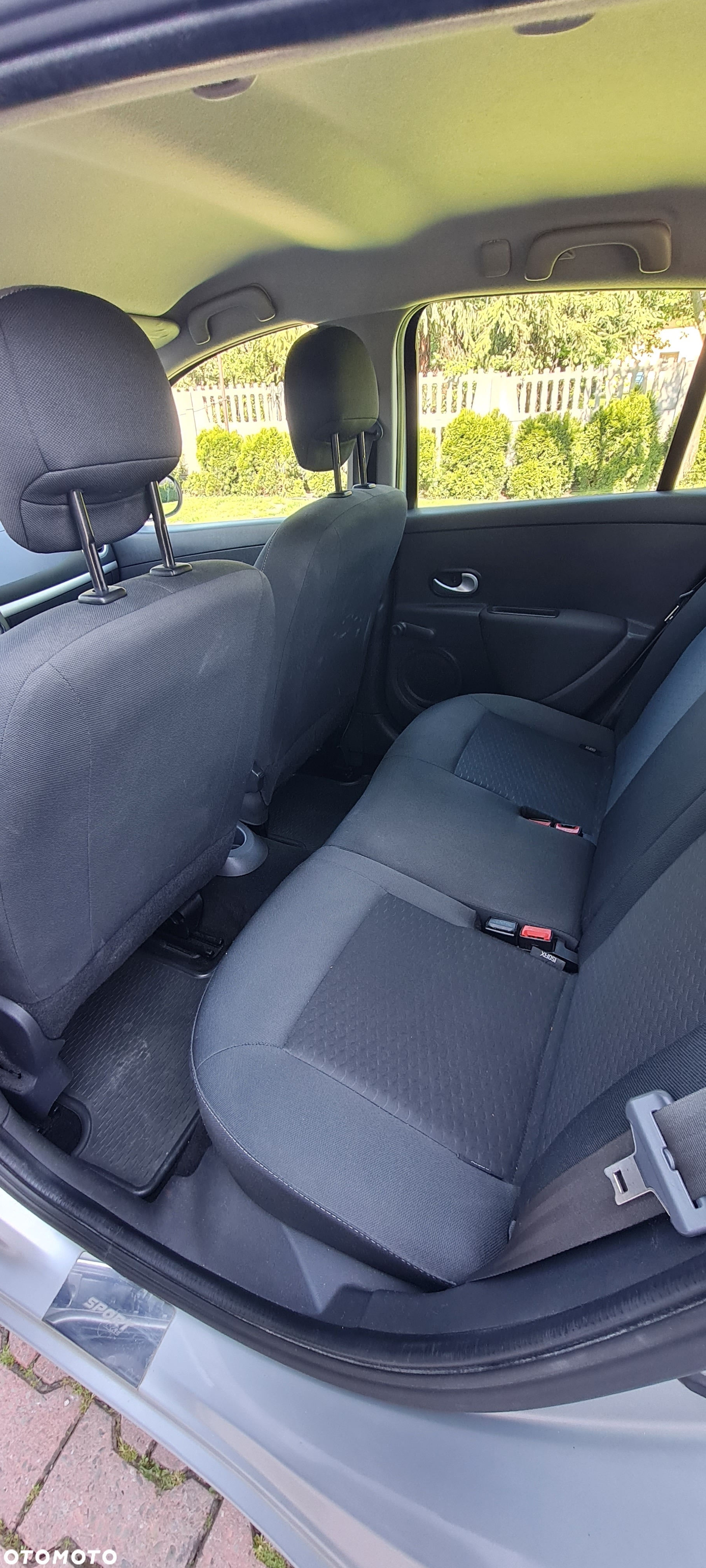 Renault Clio 1.2 16V 75 Collection - 10