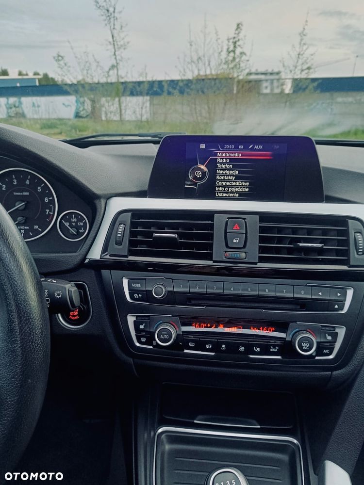 BMW Seria 3 320i xDrive Sport Line - 11