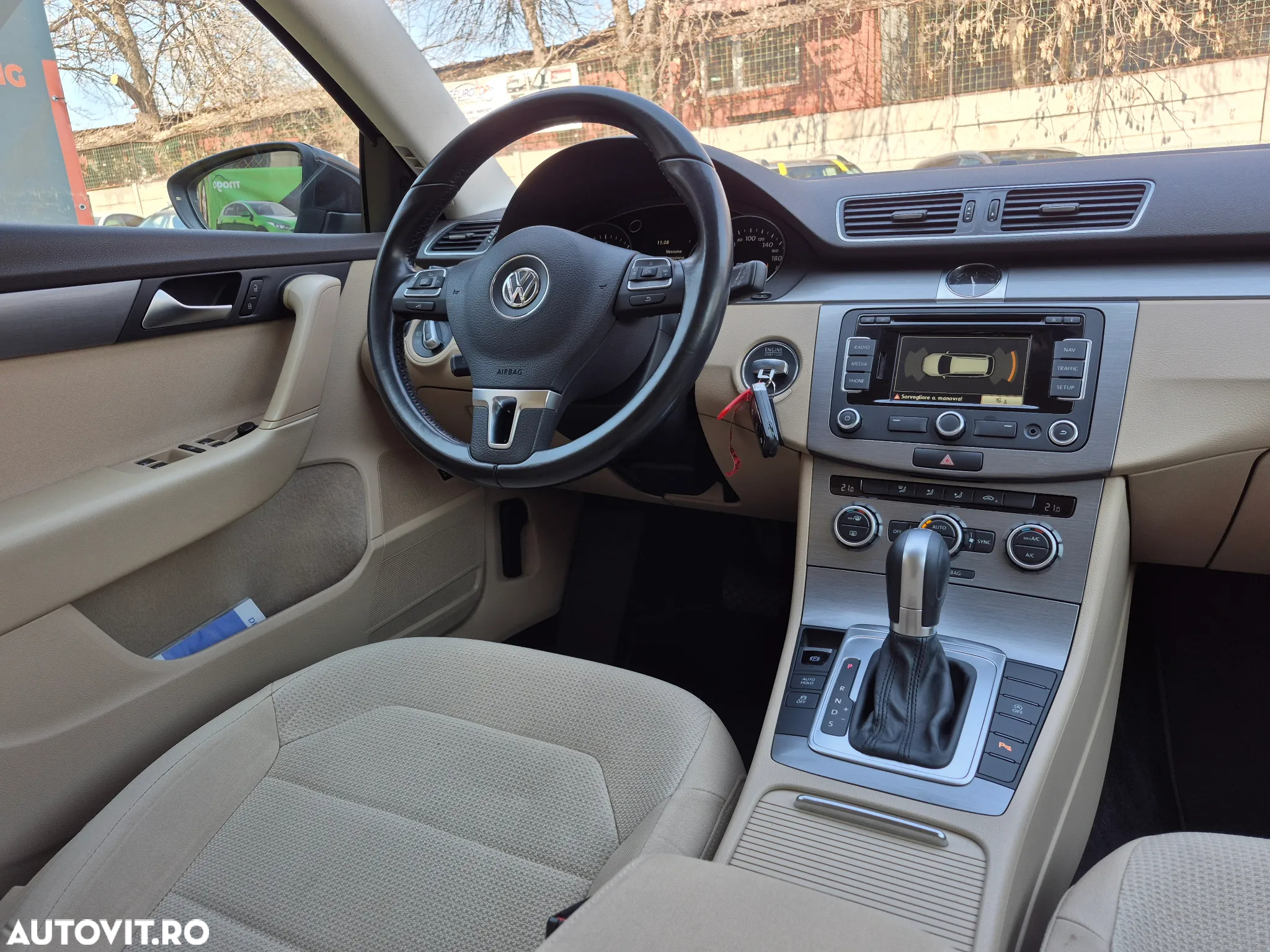Volkswagen Passat Variant 2.0 TDI Blue TDI DSG Comfortline - 16