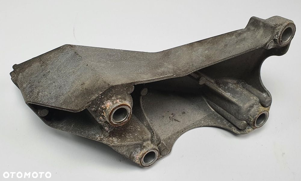 ŁAPA WSPORNIK MOCOWANIE SILNIKA AUDI A4 B6 1.8 T 8E0199307A - 2