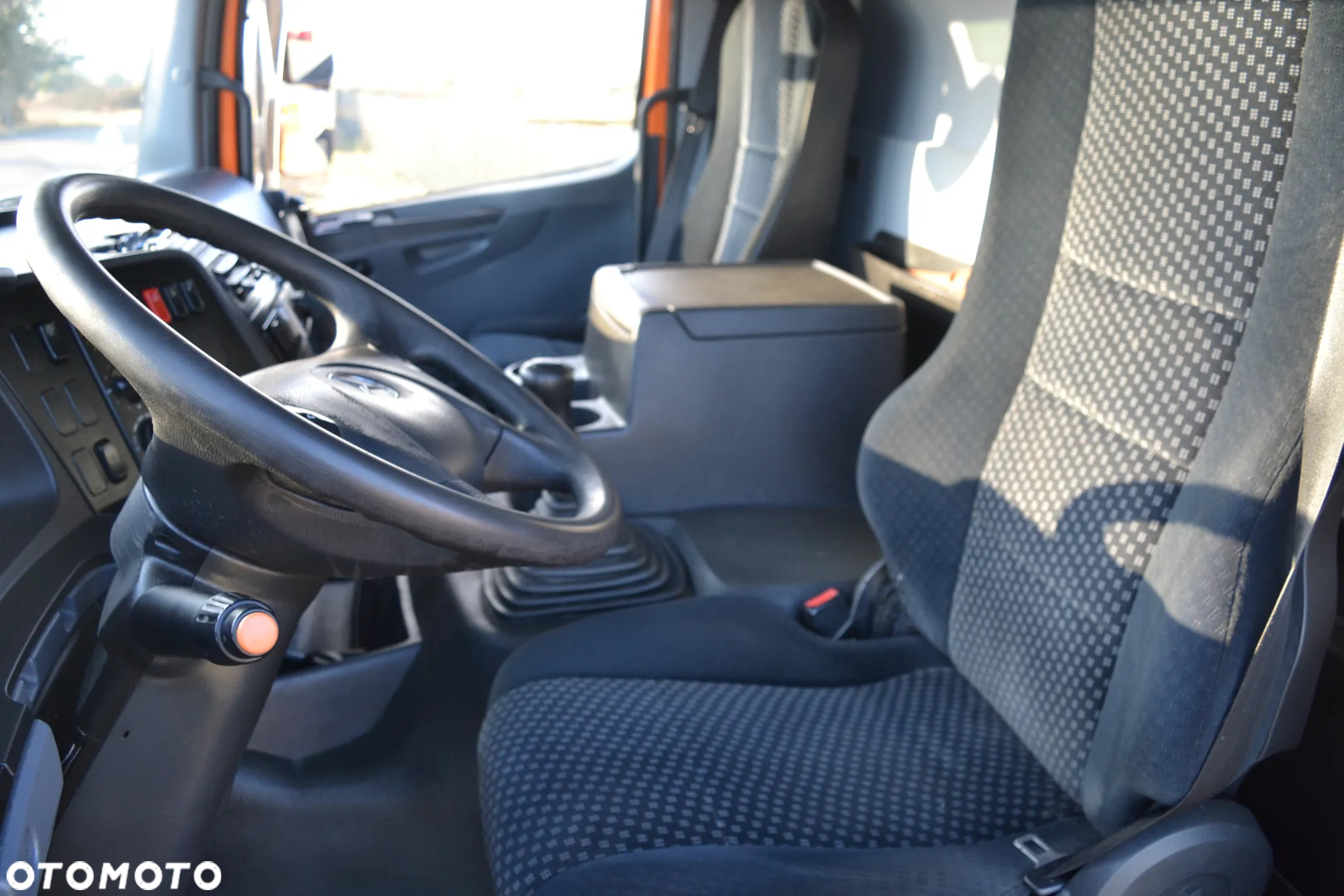 Mercedes-Benz Axor 1833 Nowy 3-stronny WYWROT Kiper WYWROTKA Antos 1829 Blokada mostu MANUAL Klima - 15