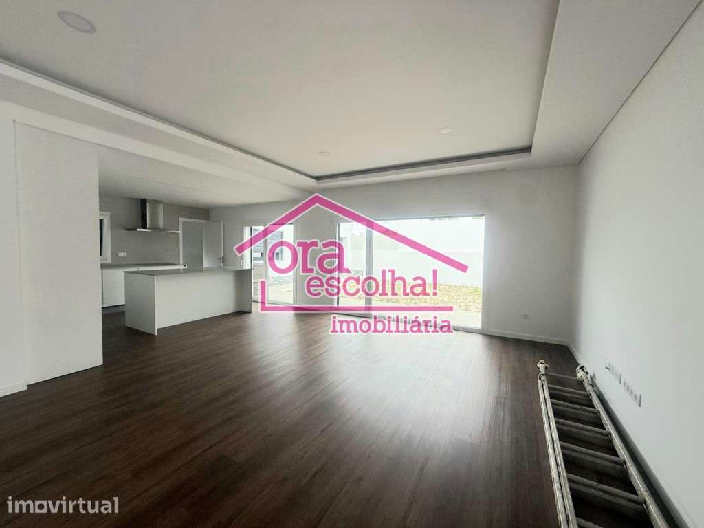 Moradia Isolada Térrea Nova de 4 Assoalhadas em Fernão Ferro com Ga... - Grande imagem: 2/19