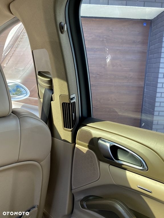 Porsche Cayenne Diesel Platinum Edition - 36