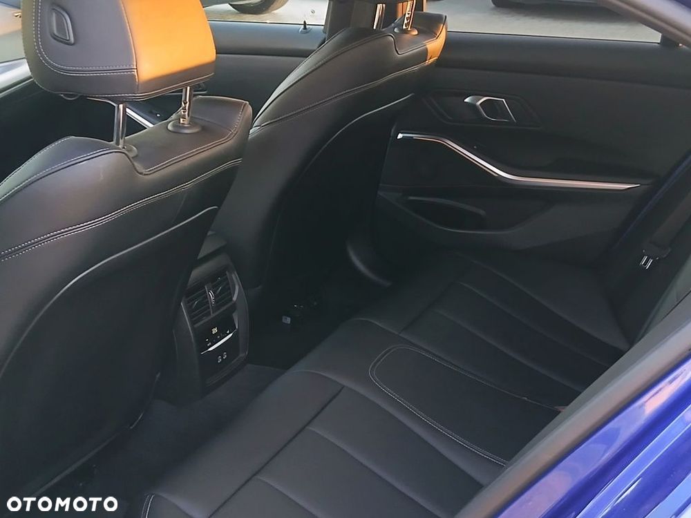 BMW Seria 3 318d mHEV M Sport - 15