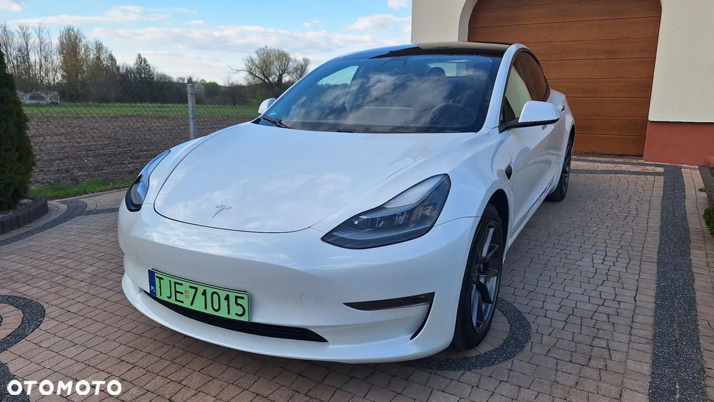 Tesla Model Y - 1