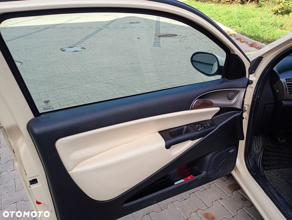 Lancia Ypsilon 2003 photo 3