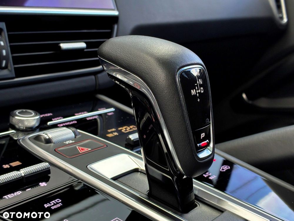 Porsche Cayenne - 34