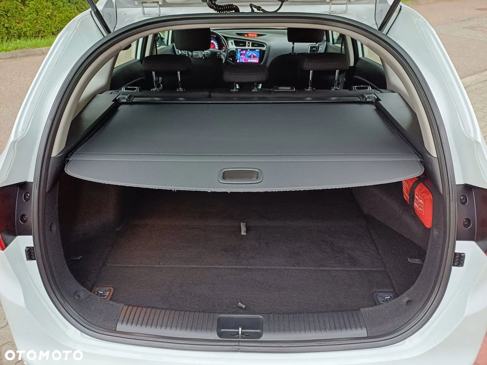 Kia Ceed - 12