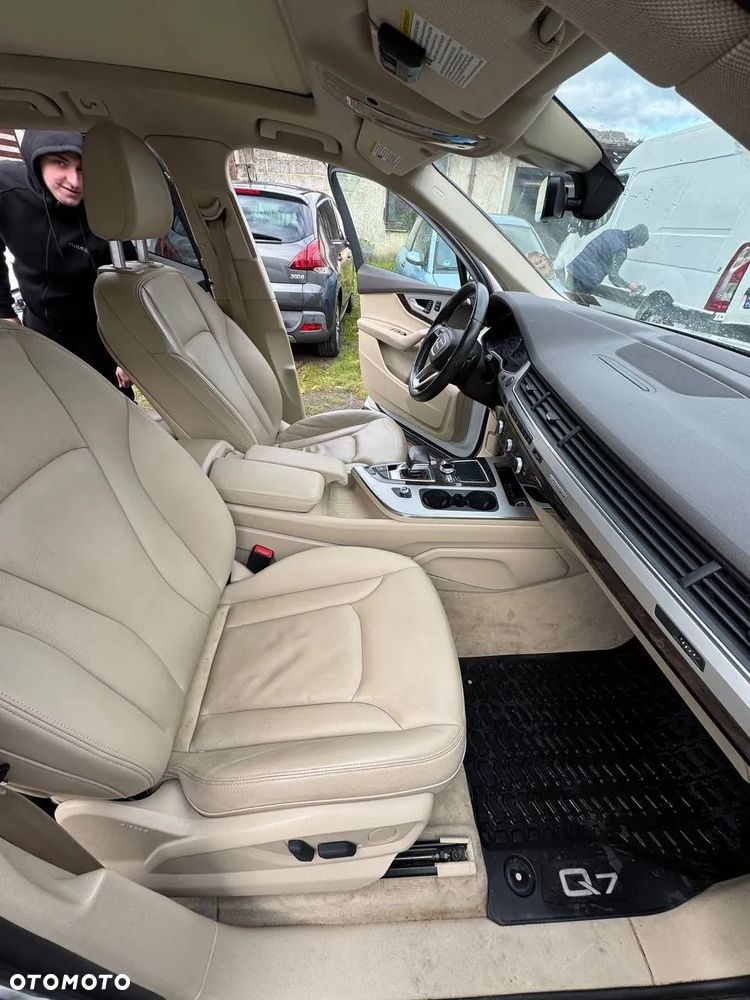 Audi Q7 - 12