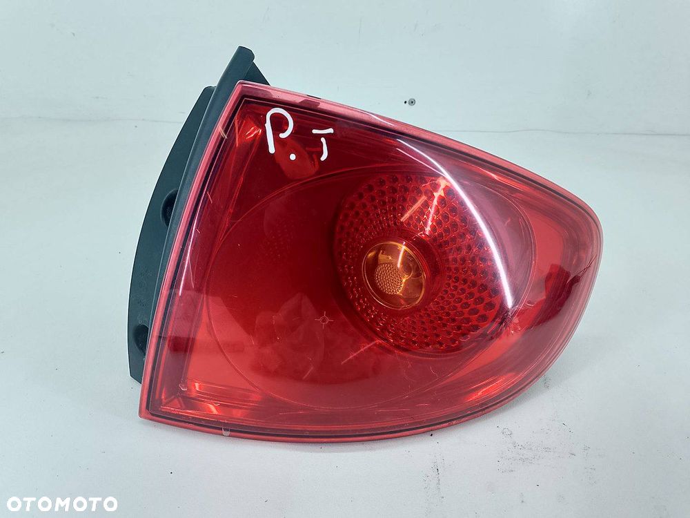 LAMPA TYLNA PRAWA SEAT ALTEA 1.9 TDI HATCHBACK 5P0945096E - 1