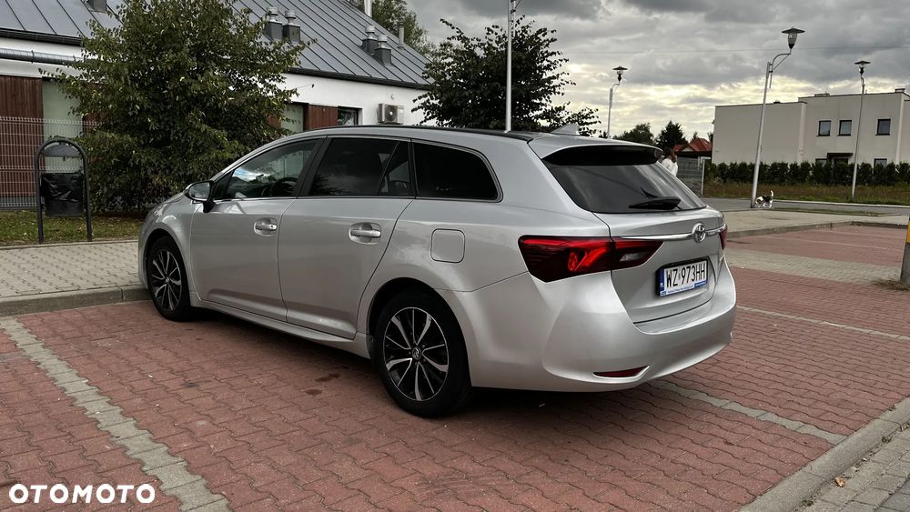 Toyota Avensis 2.0 D-4D Premium - 9