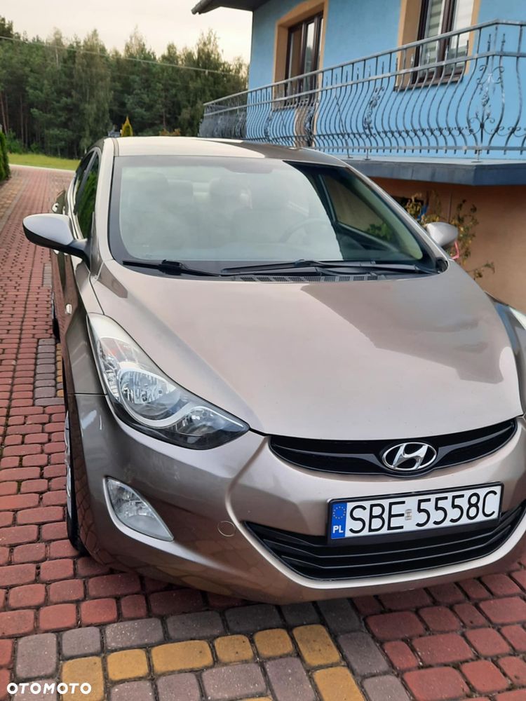 Hyundai Elantra - 5