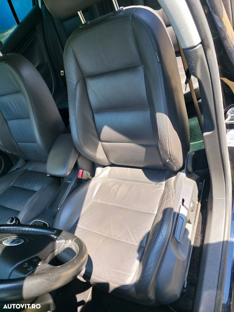 Volkswagen Golf - 22