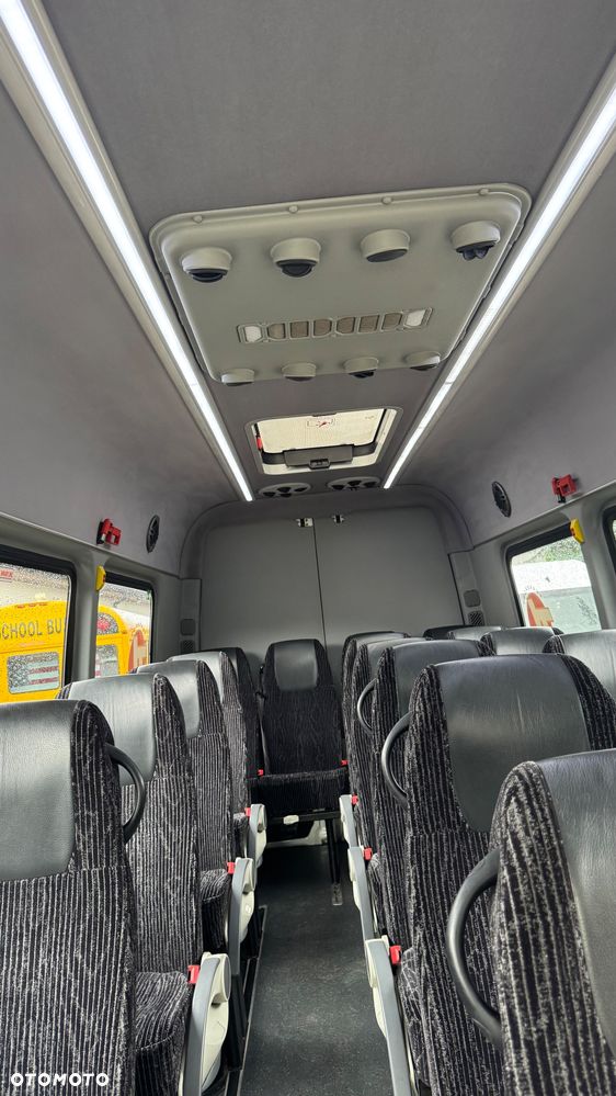 Mercedes-Benz Sprinter - 8