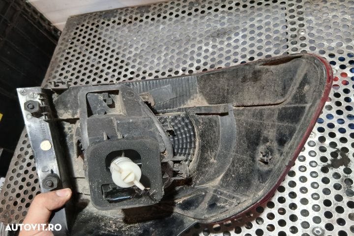 Lampa / Tripla stop dreapta pe aripa 89089721R 89089721R Volkswagen V - 4