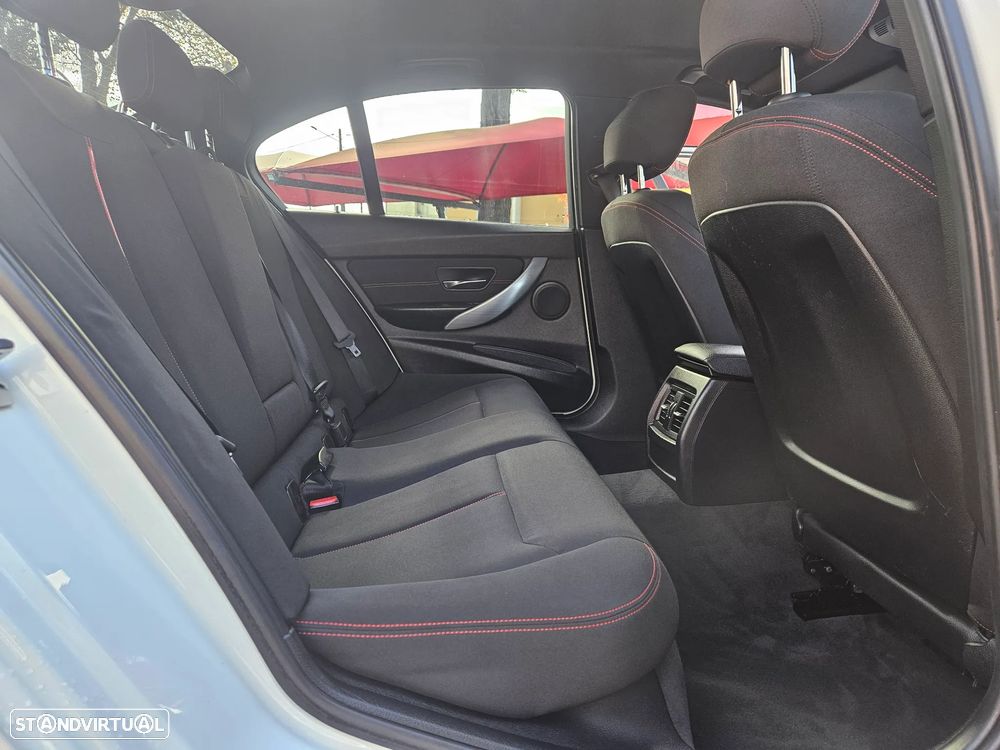 BMW 320 d Line Sport - 13
