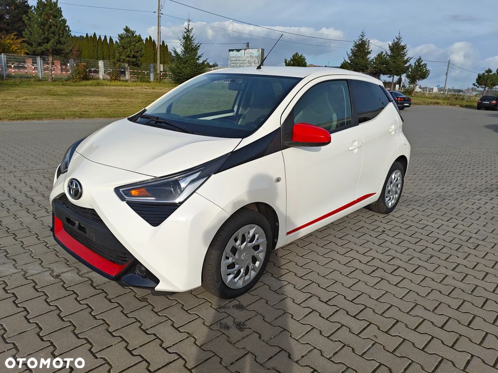 Toyota Aygo x.shift x-play connect - 2