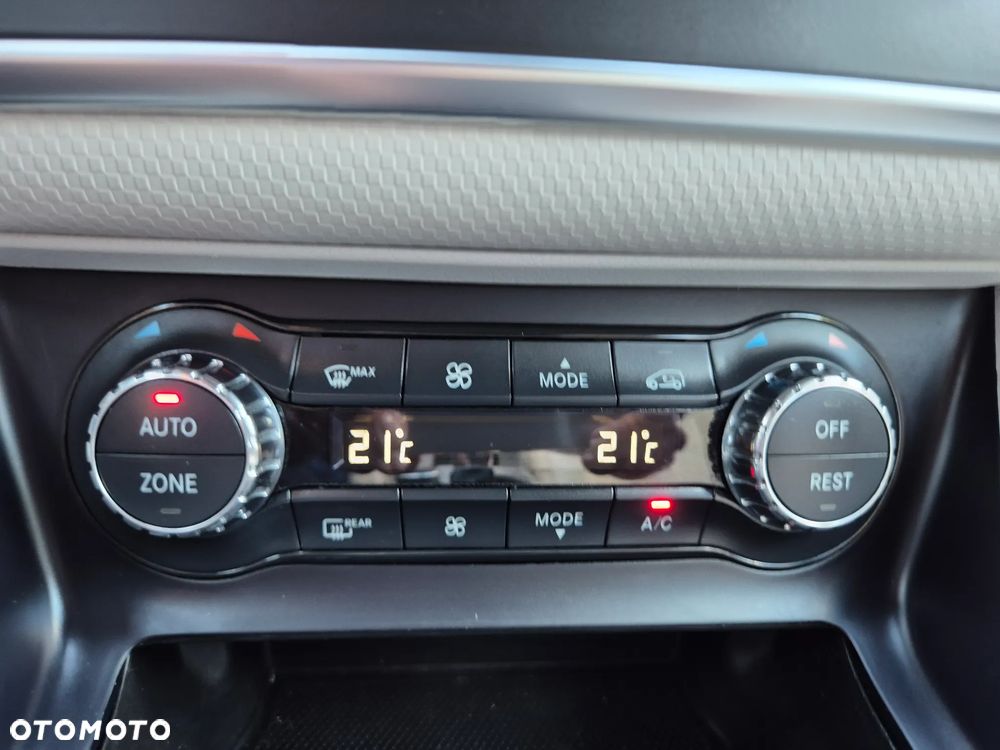 Mercedes-Benz Klasa A 200 (BlueEFFICIENCY) - 27