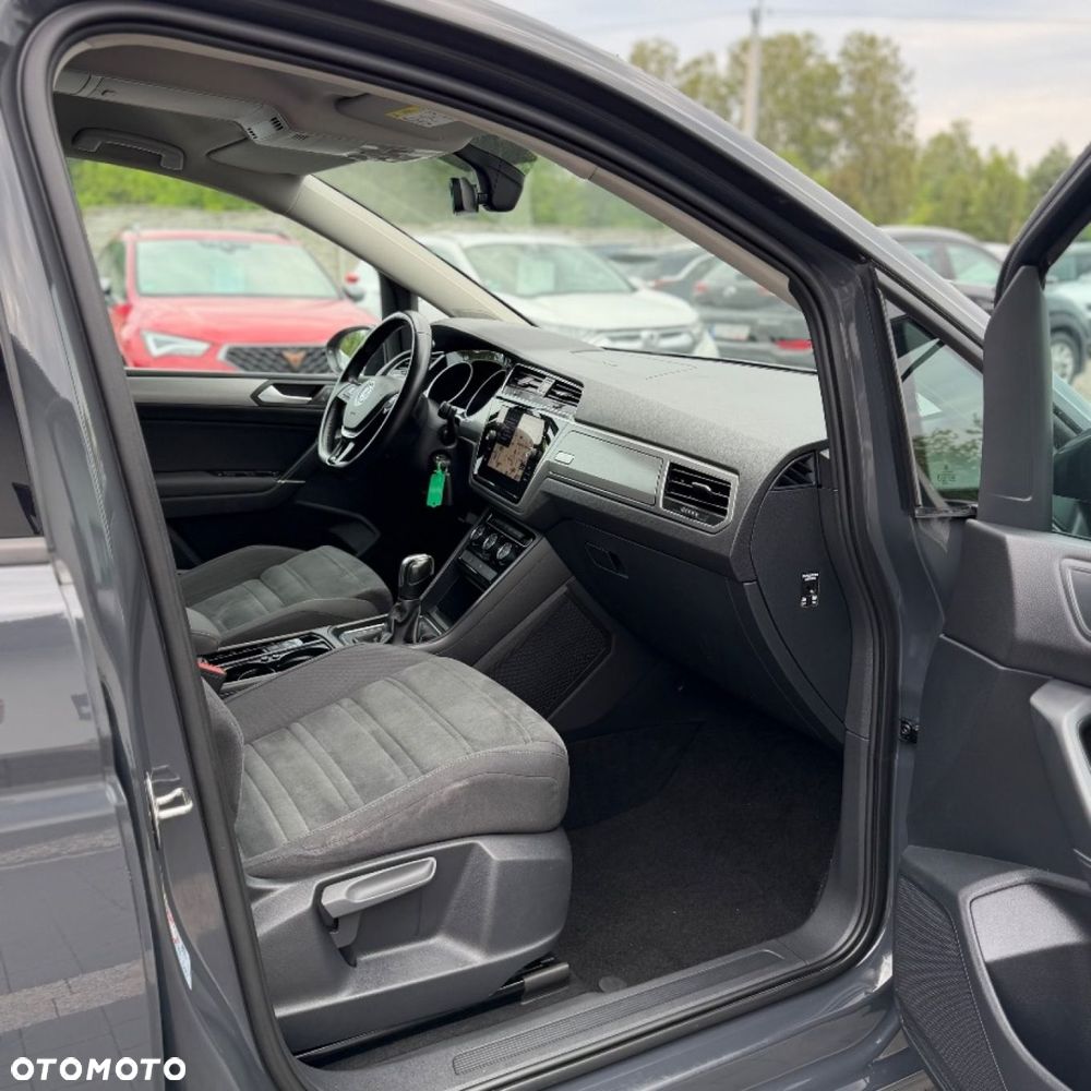 Volkswagen Touran - 32