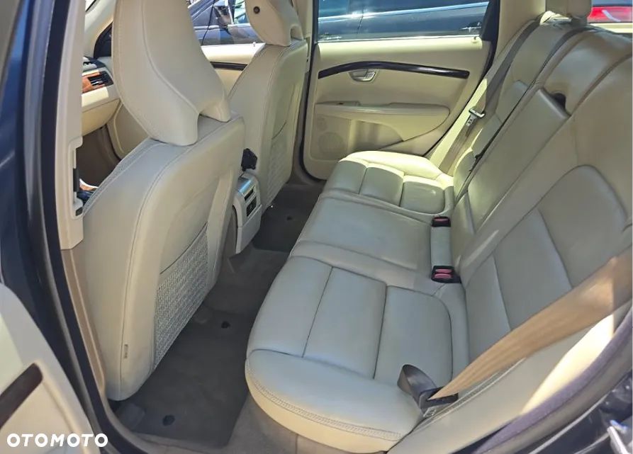 Volvo XC 70 - 12