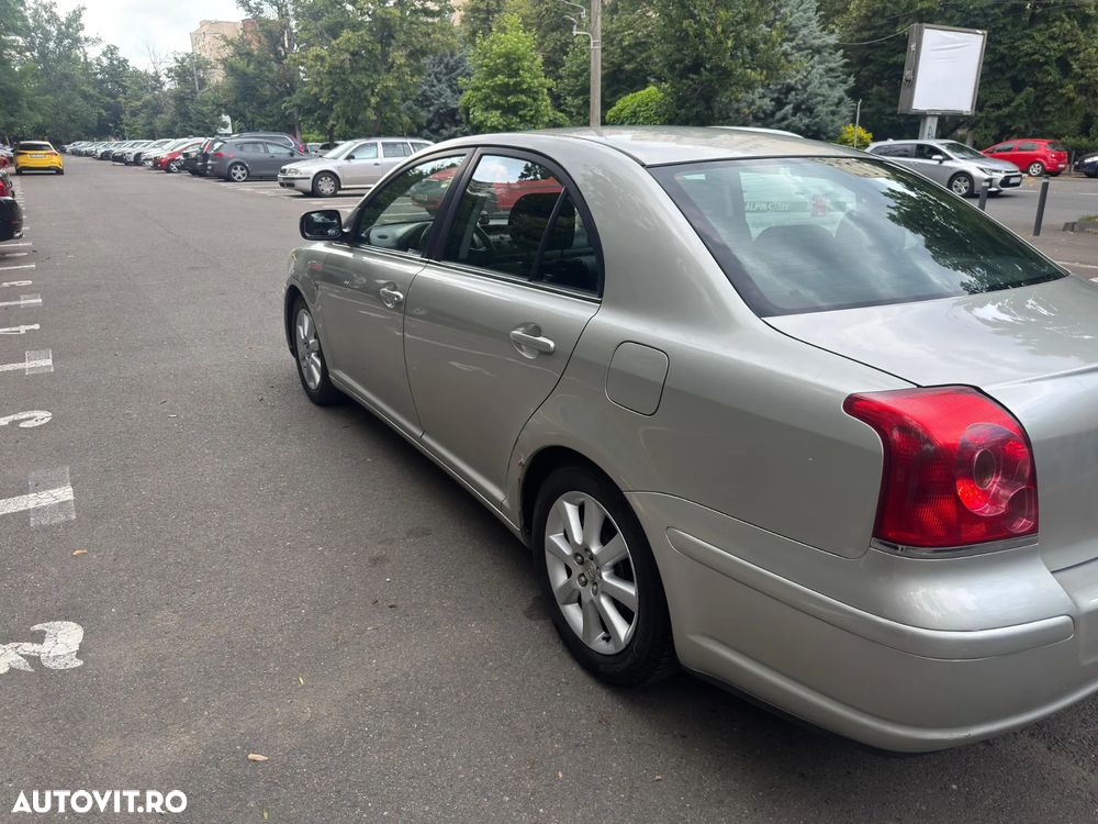 Toyota Avensis 1.8 Comfort - 6