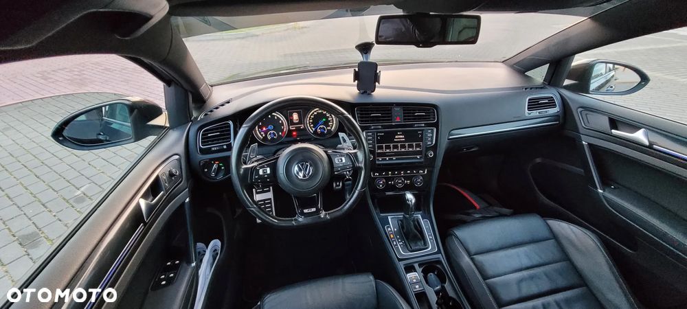 Volkswagen Golf - 34