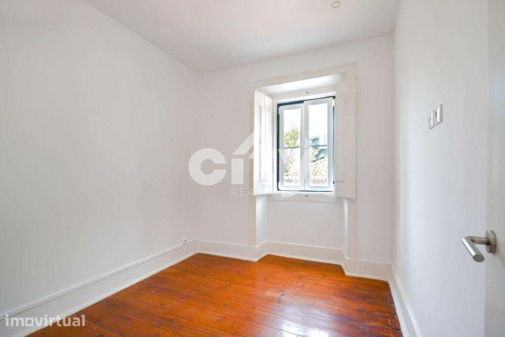 APARTAMENTO T2 JUNTO AO JARDIM DA ESTRELA - Grande imagem: 2/30