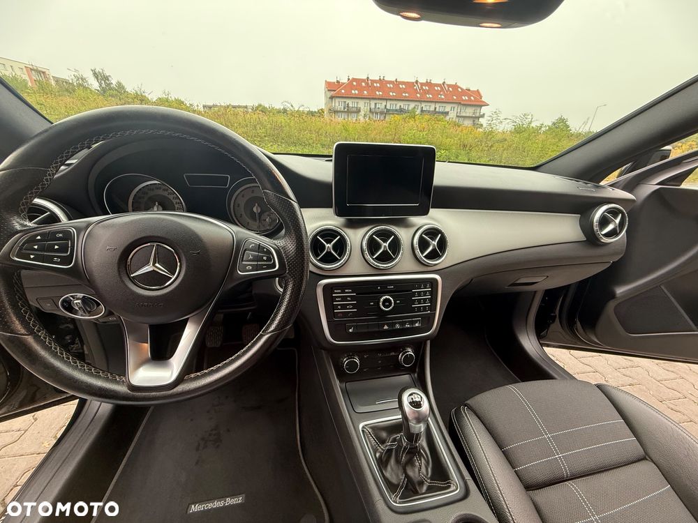 Mercedes-Benz CLA 180 Urban - 11