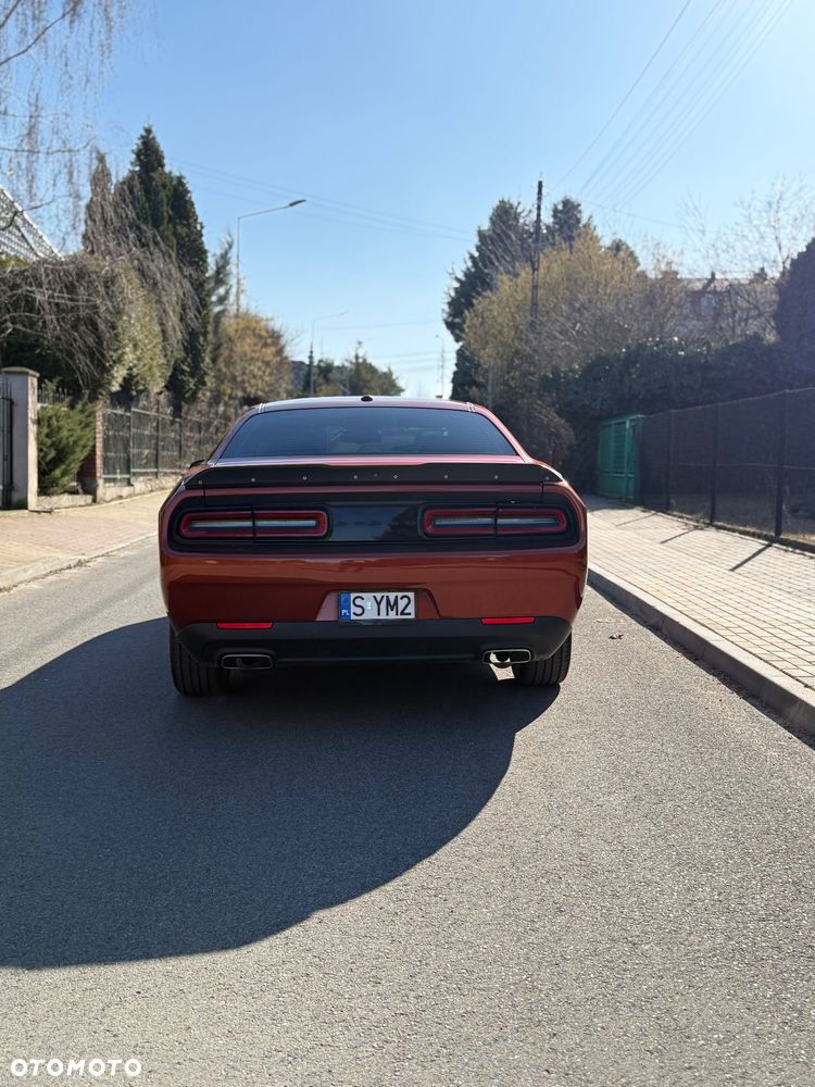 Dodge Challenger - 2