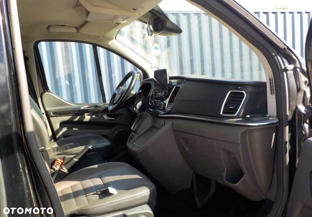 Ford Tourneo Custom - 21