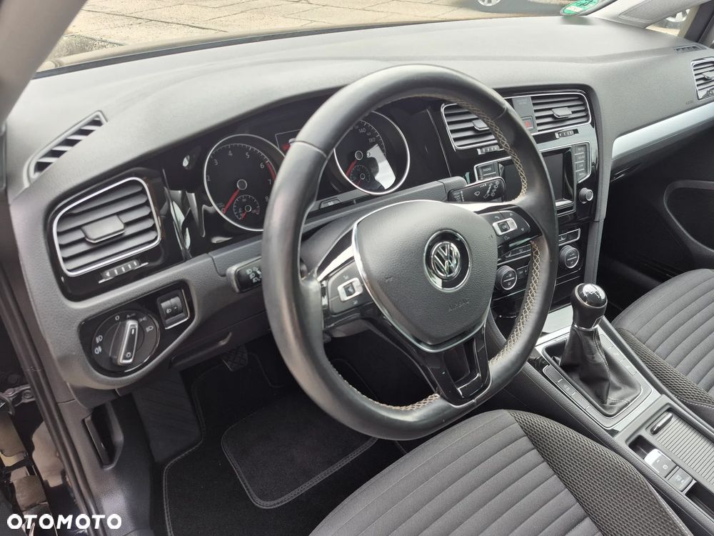 Volkswagen Golf - 31