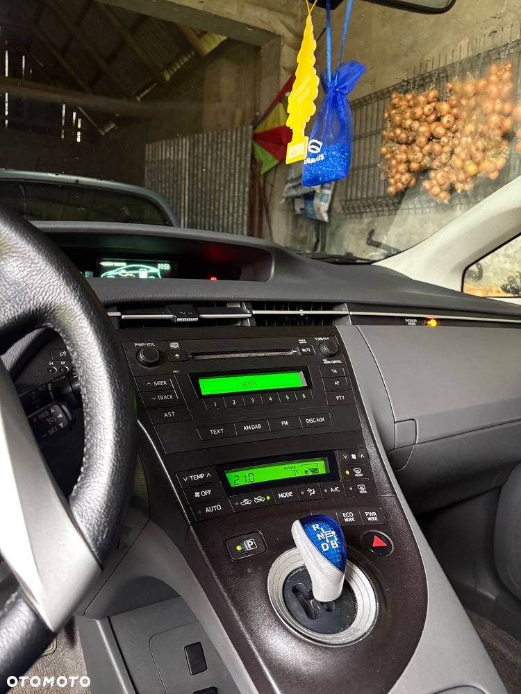 Toyota Prius 1.8 HSD Prestige - 11