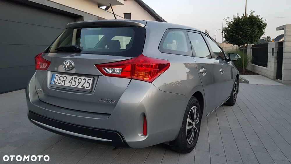 Toyota Auris 1.4 D-4D Comfort - 4