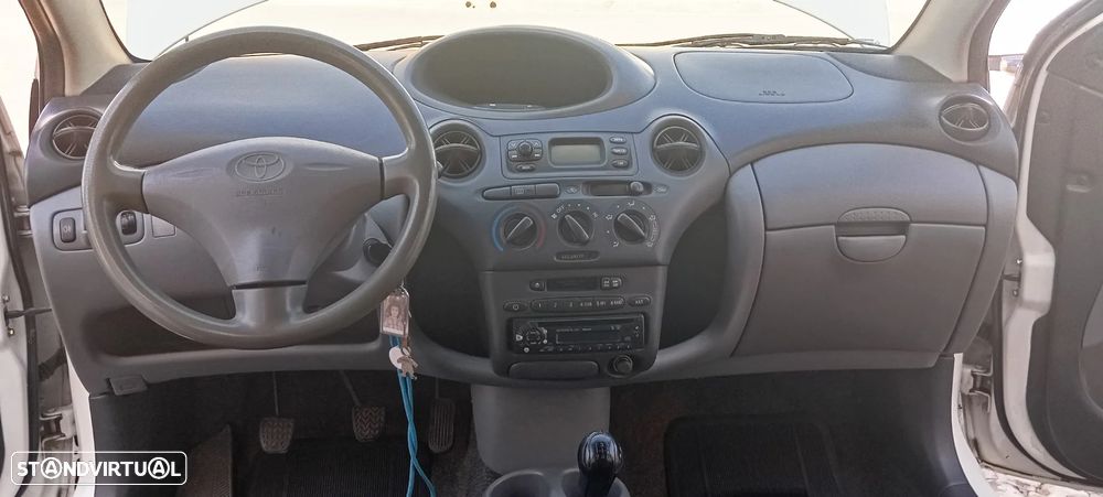 Toyota Yaris 1.0 Terra - 21