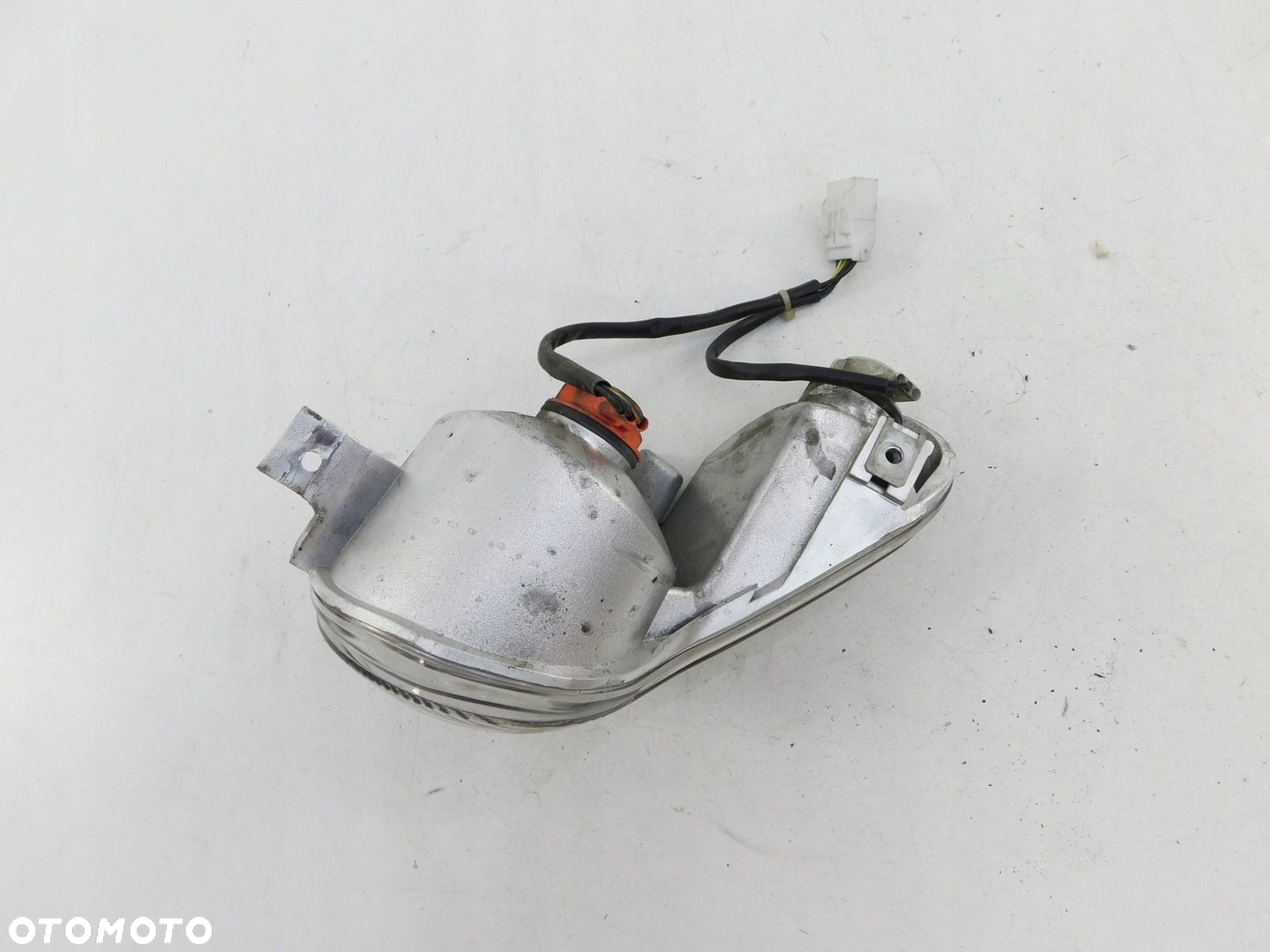 PIAGGIO CARNABY 125 LAMPA TYŁ LEWA - 6