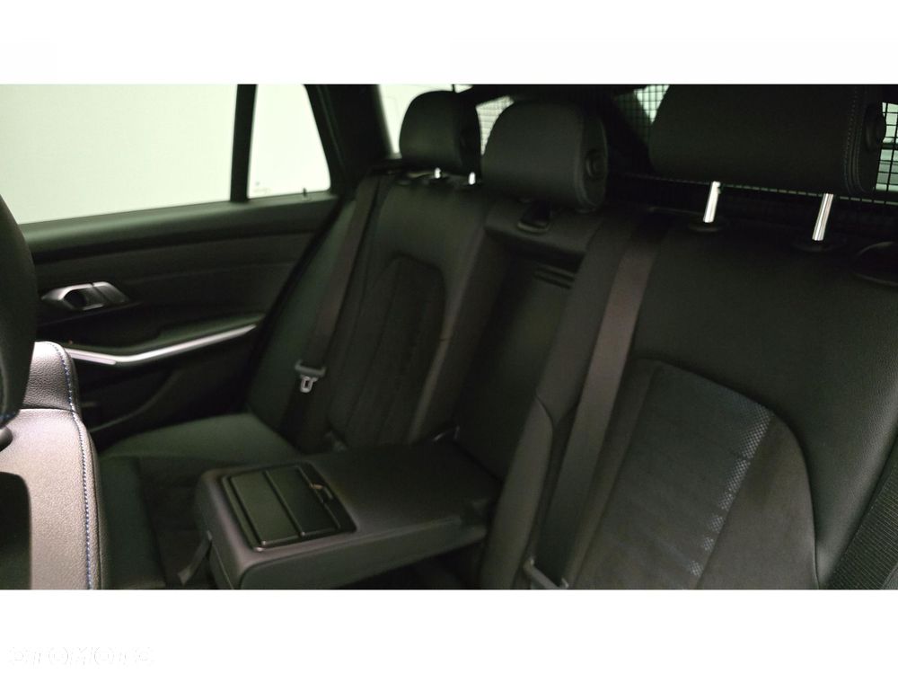 BMW Seria 3 320d xDrive M Sport - 23