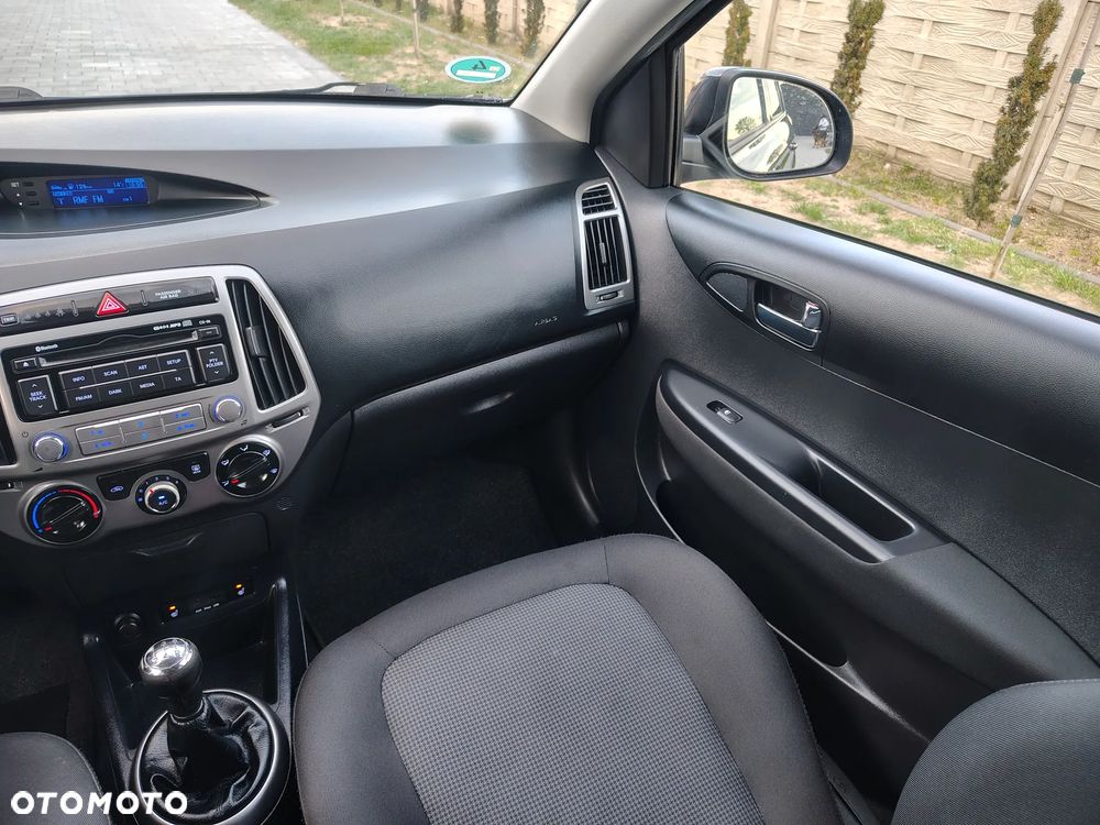 Hyundai i20 1.2 Fifa World Cup Edition - 18