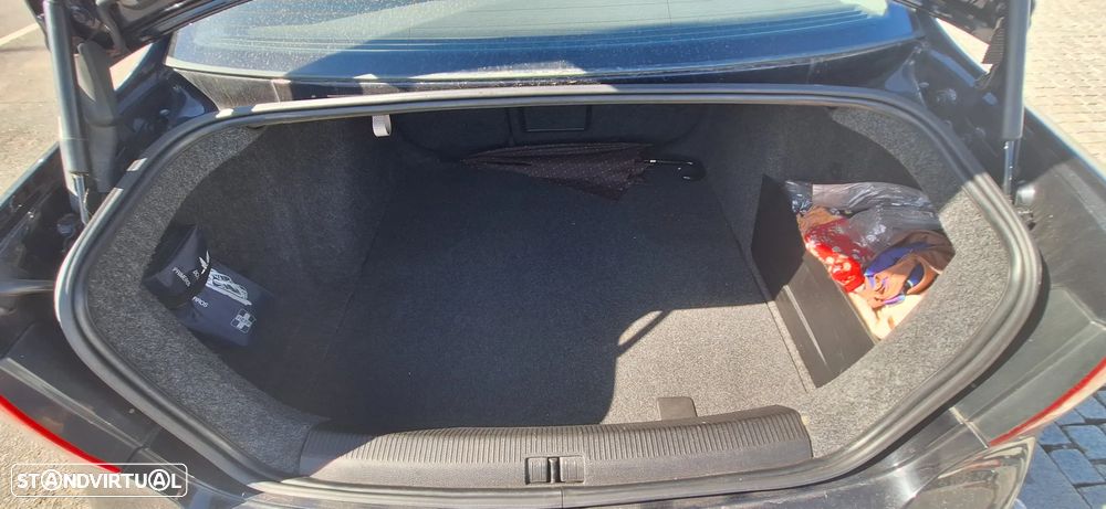 VW Jetta 1.9 TDi Confortline - 8