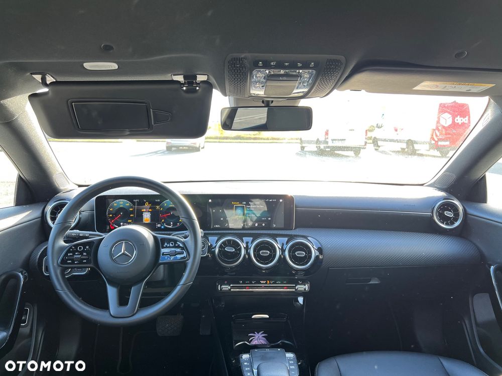 Mercedes-Benz CLA 180 Shooting Brake 7G-DCT - 11