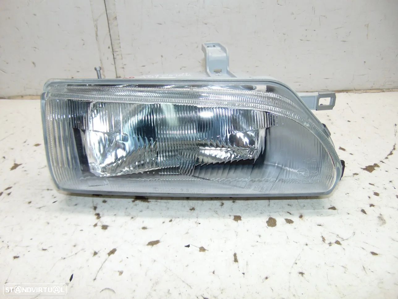 Toyota Corolla XL EE90 farol - 1
