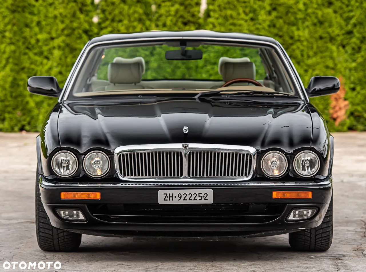 Jaguar XJ - 10