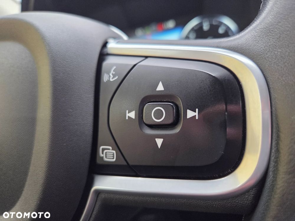 Volvo XC 60 D4 Momentum Pro - 21