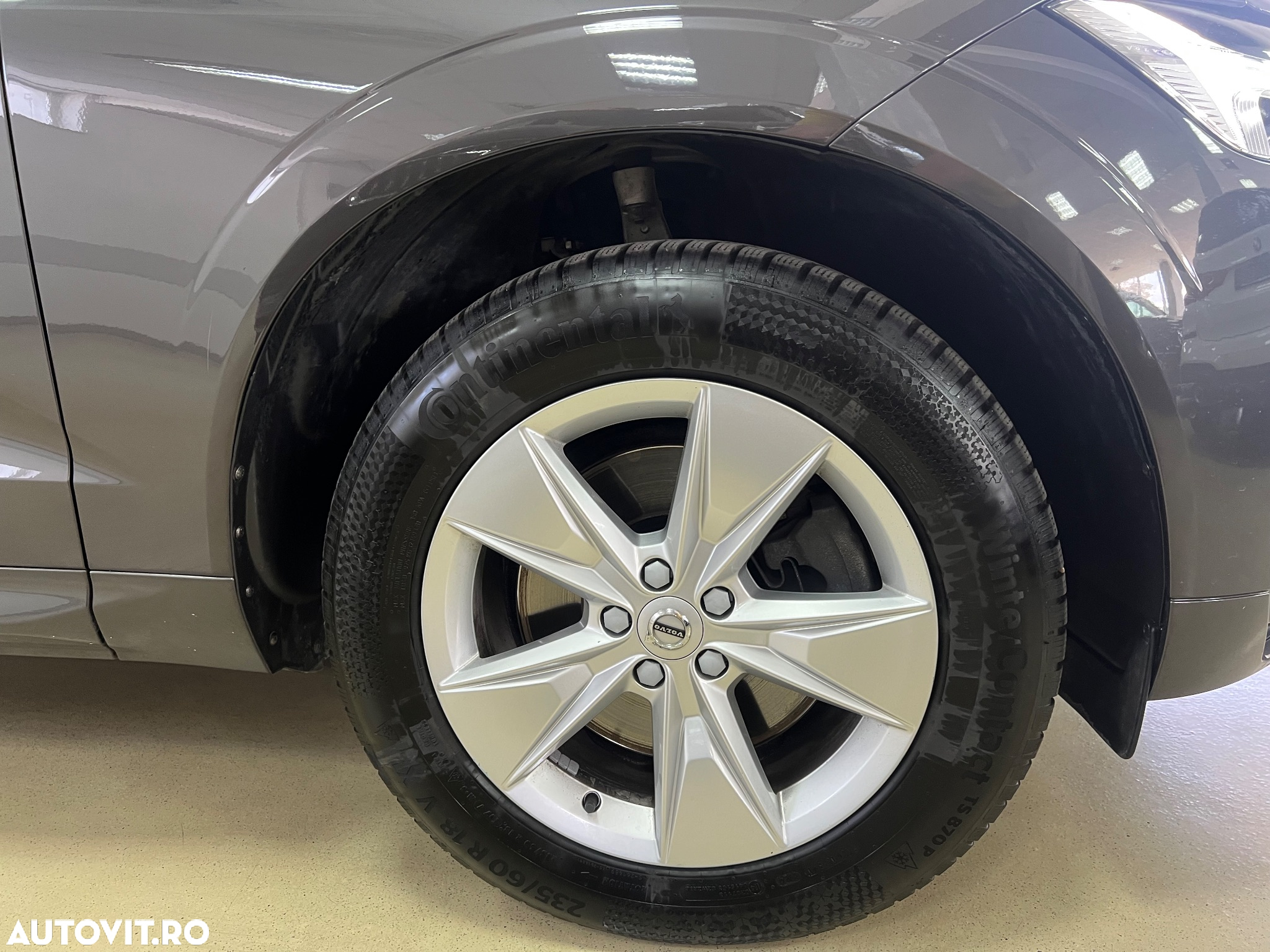 Volvo XC 60 B4 MHEV AT8 AWD Momentum Pro - 8