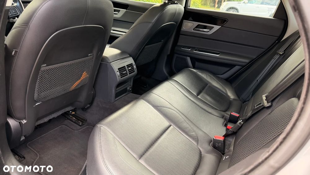 Jaguar XF 20d Prestige - 25