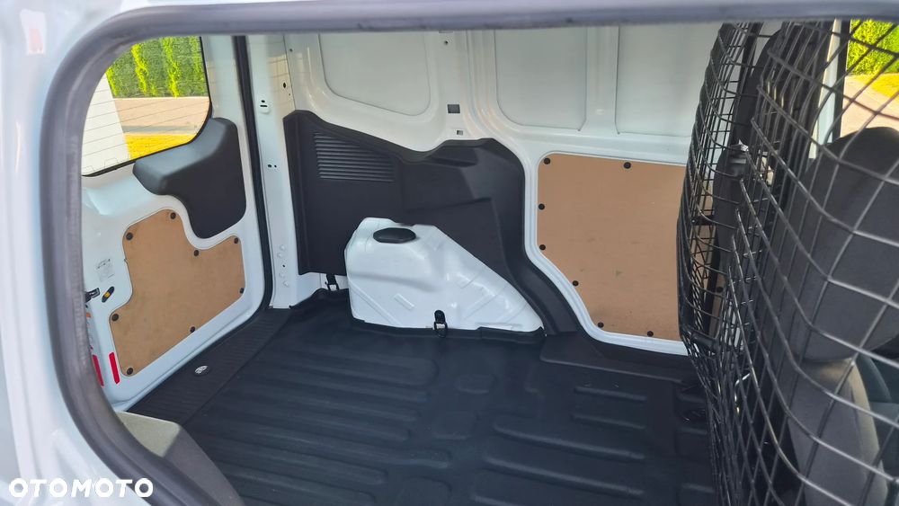 Ford Transit Courier - 29