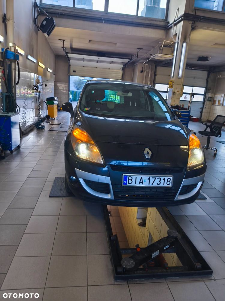 Renault Scenic 1.9 dCi Privilege - 4