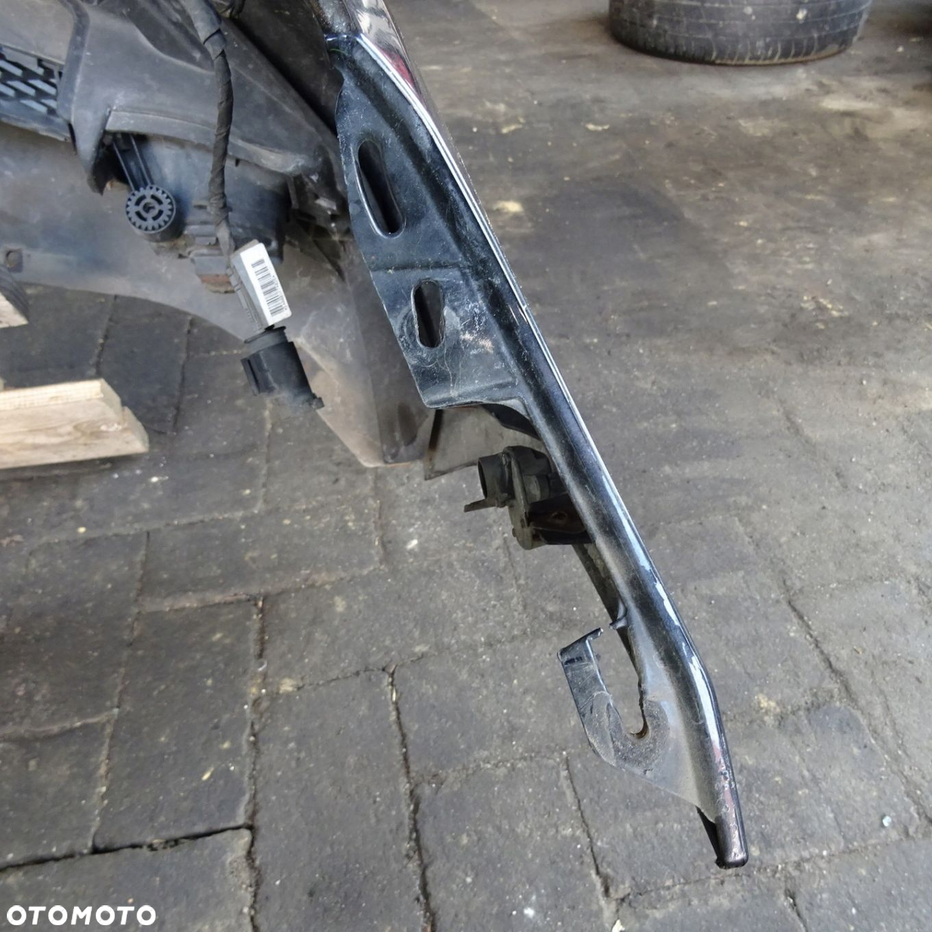 BMW 7 F01 F02 ZDERZAK PRZÓD 475/9 - 10
