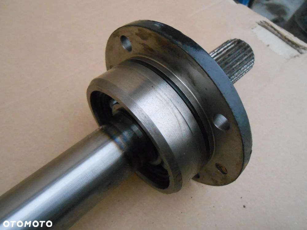 Wałek napędowy przedniego napędu Case CVX Steyr CVT150 - 3