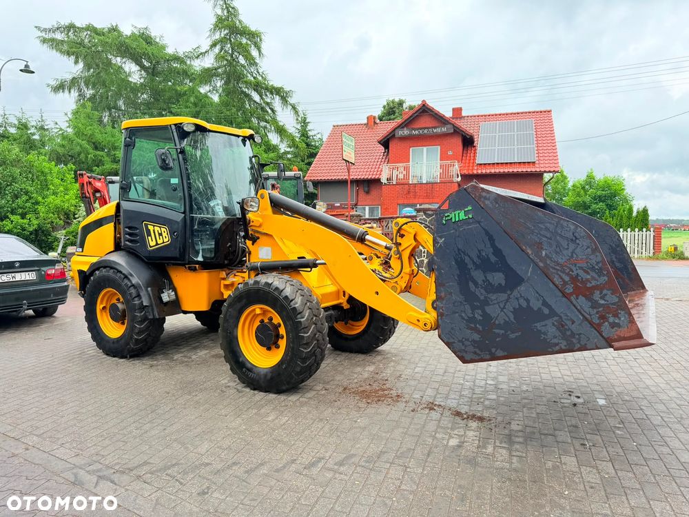 JCB 409 - 17